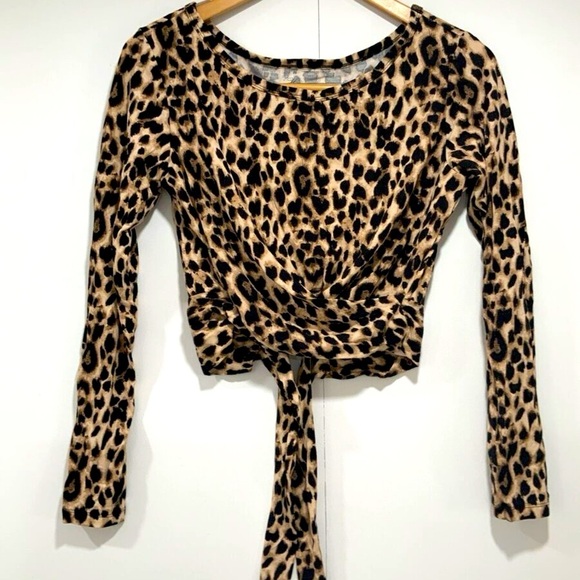NWOT VS Leopard print crop top - Picture 2 of 4